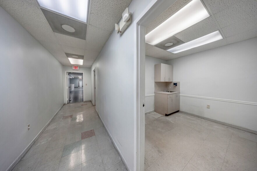 More Photos Of 2901 NW 17th Ave, Miami Office For Sale