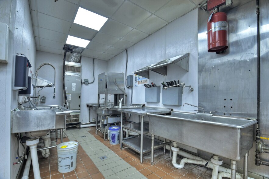 More Photos Of 588 E Main St, Blue Ridge Restaurant For Lease