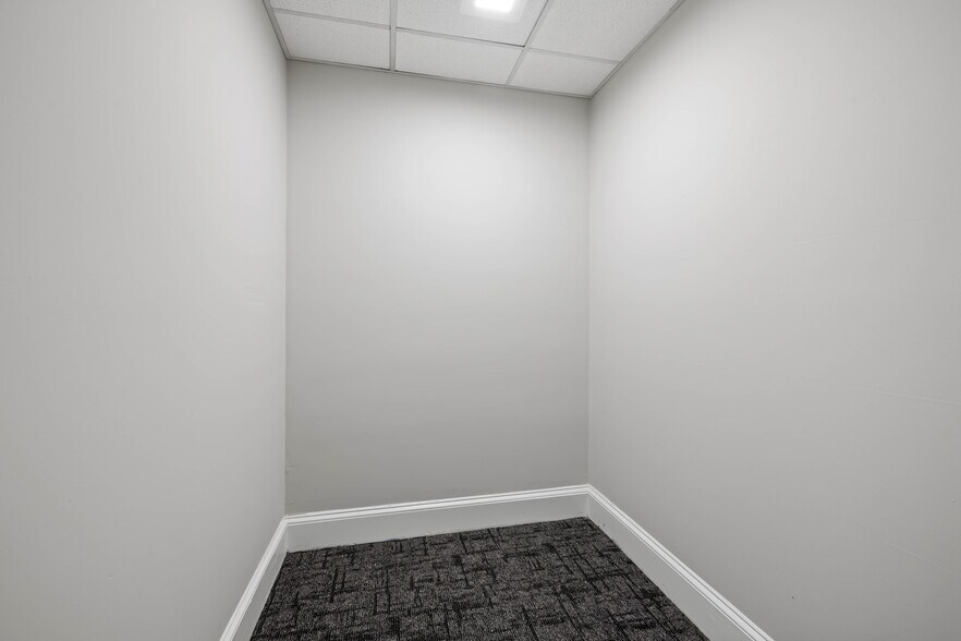More Photos Of 504 W Broad St, Dunn Office For Sale