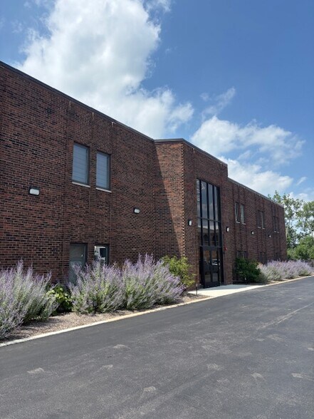 More Photos Of 231 W Grand Ave, Bensenville Office For Sale