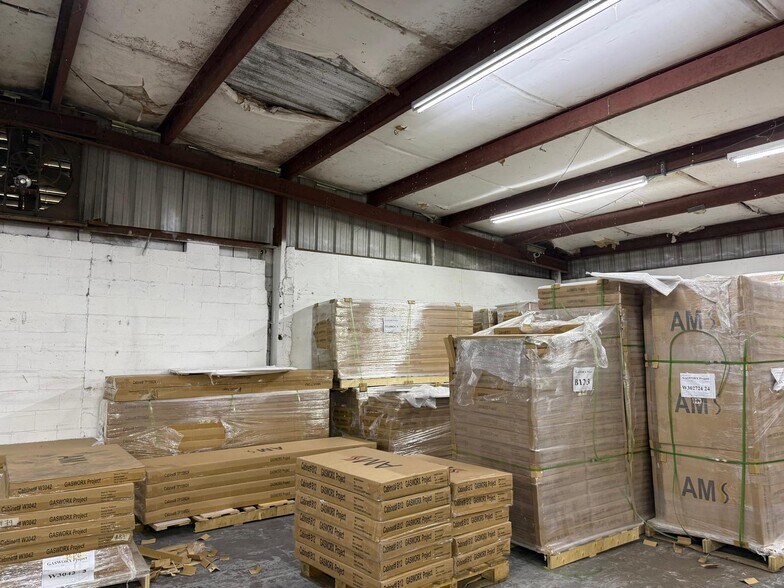More Photos Of 325 Rand Yard Rd, Sanford Warehouse For Lease