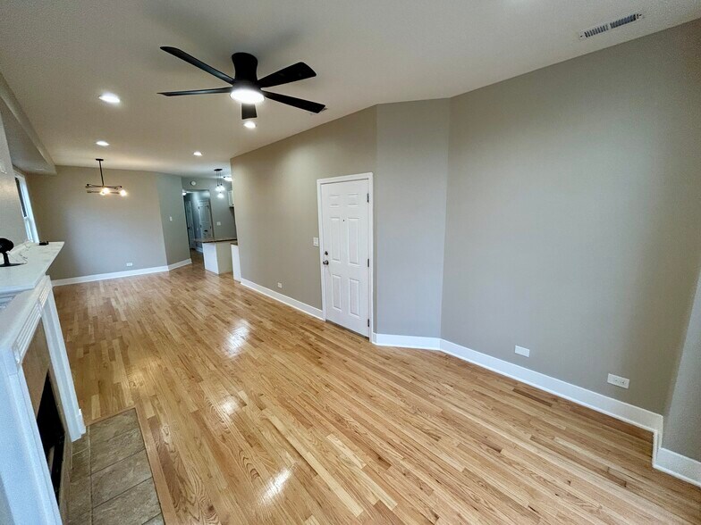 More Photos Of 5644 S Prairie Ave, Chicago Apartments For Sale