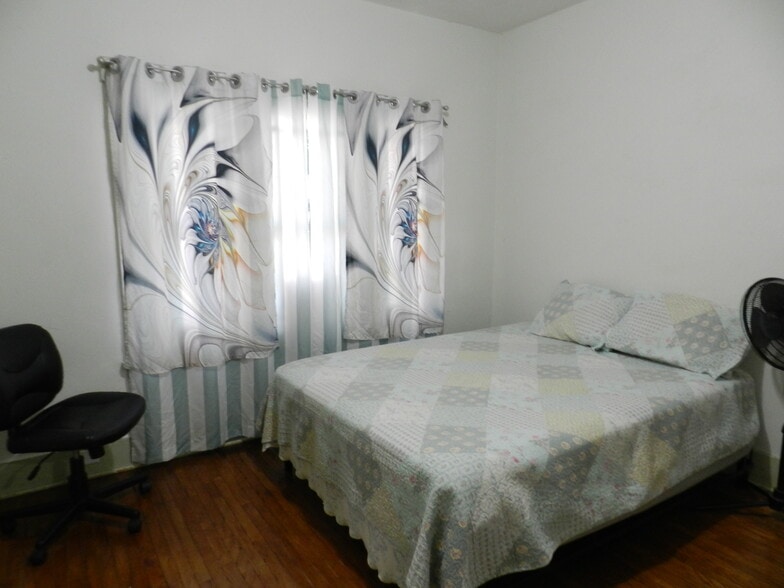 More Photos Of 104 Challis St, Salmon Warehouse For Sale