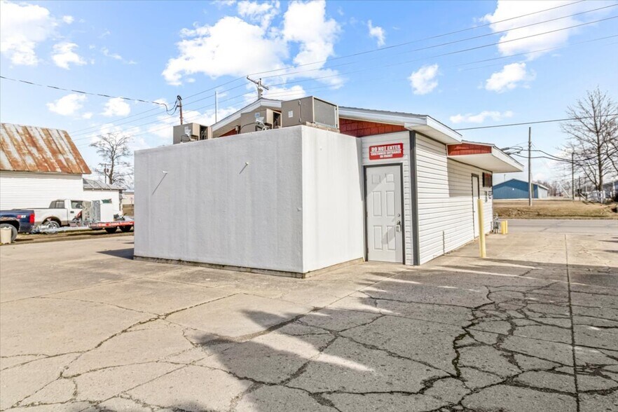 More Photos Of 406 N Main St, Lynn Restaurant For Lease