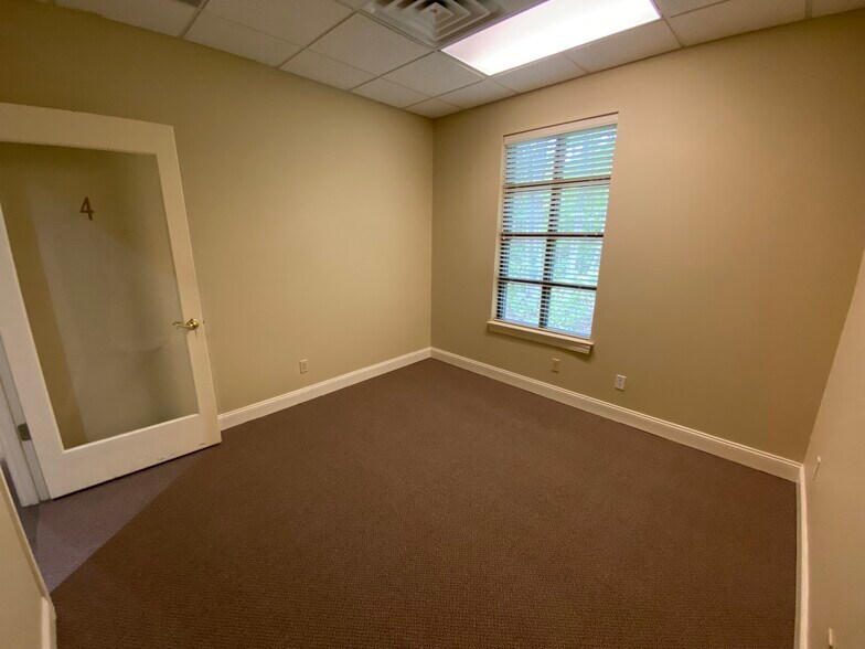 More Photos Of 70 N Main St, Hilton Head Island Office For Lease