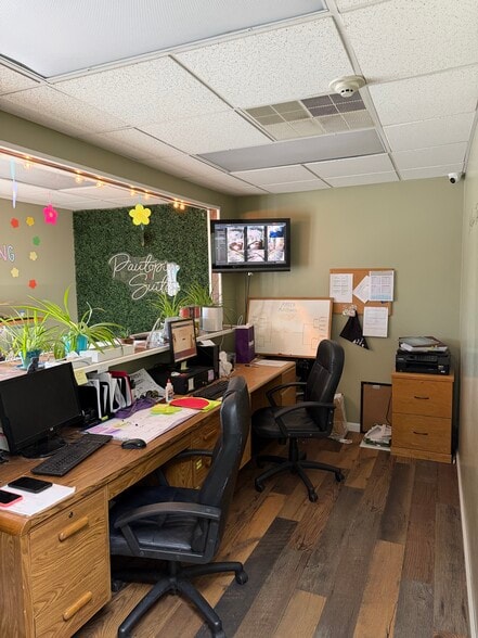 More Photos Of 104 Woodward Hill Rd, Edwardsville Office For Sale