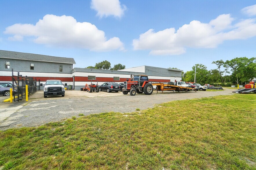 More Photos Of 603 S Broadway St, Dayton Warehouse For Sale