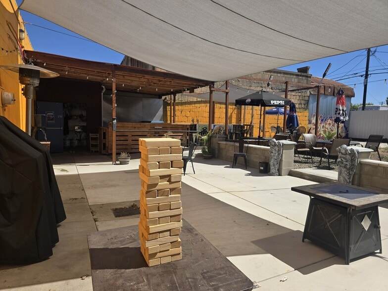 More Photos Of 413 7th St, Modesto Storefront For Sale