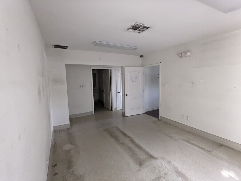 More Photos Of 1214 W Burbank Blvd, Burbank Loft Creative Space For Lease