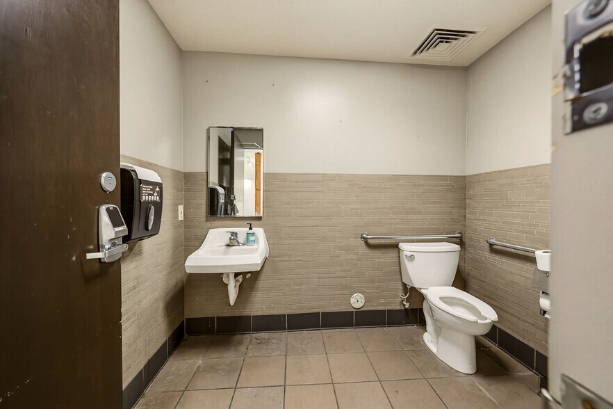 More Photos Of 120 E Main St, Ashland Freestanding For Sale