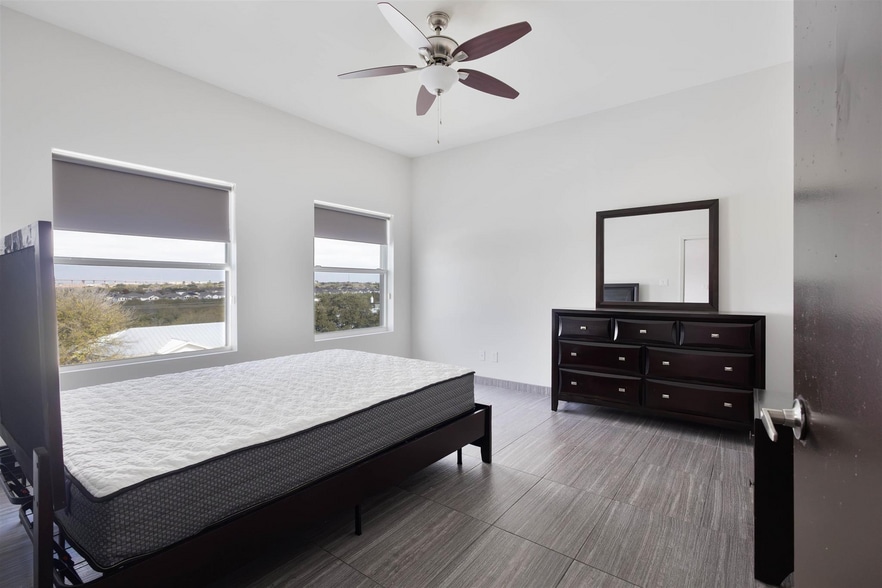 More Photos Of 502 Shiloh Dr, Laredo Apartments For Sale