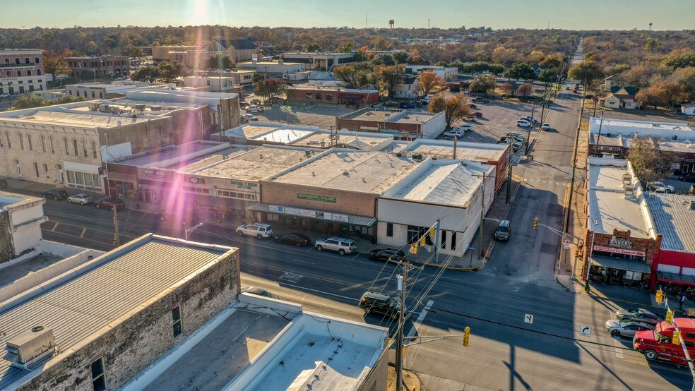 More Photos Of 119 N Main St, Weatherford Office For Sale