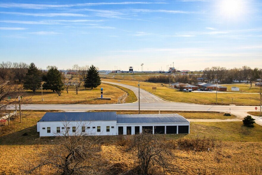 Primary Photo Of 19265 US-54 Hwy, Wheatland Hotel For Sale