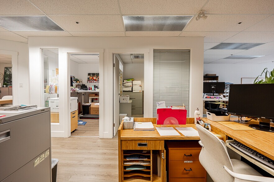 More Photos Of 2450-2472 Haywood Ave, West Vancouver Office For Sale