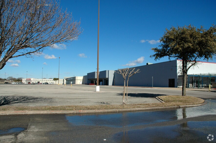 More Photos Of 3500 W 7th Ave, Corsicana Unknown For Lease