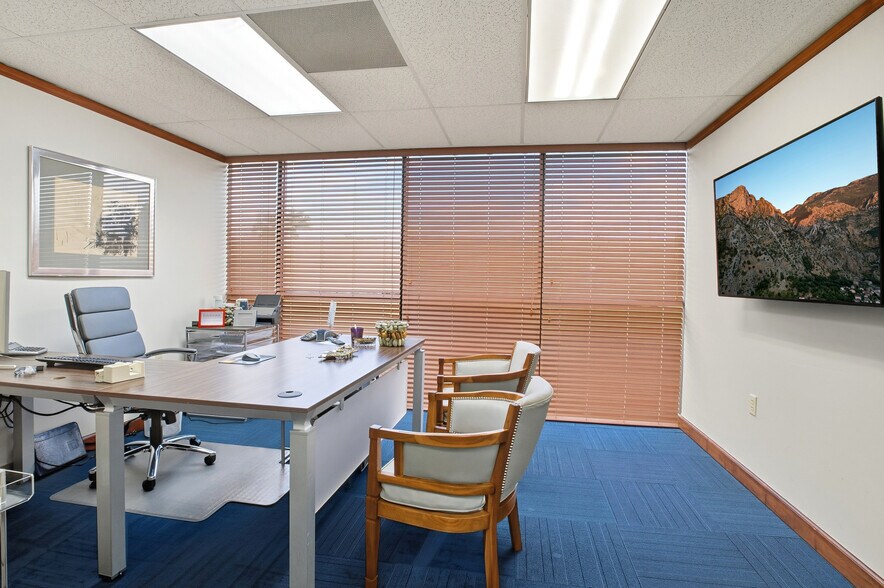 More Photos Of 4075 SW 83rd Ave, Miami Office For Sale