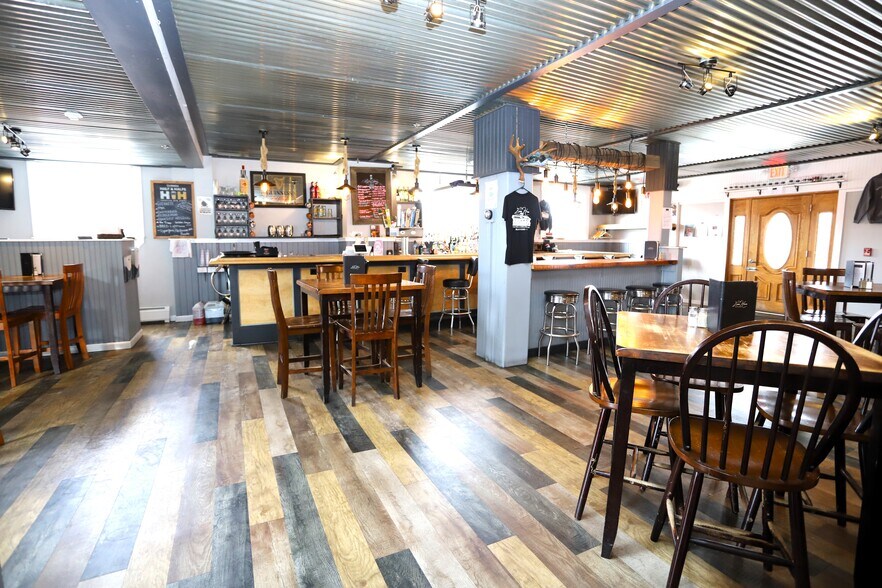 More Photos Of 138 Cross St, Brighton Hotel For Sale