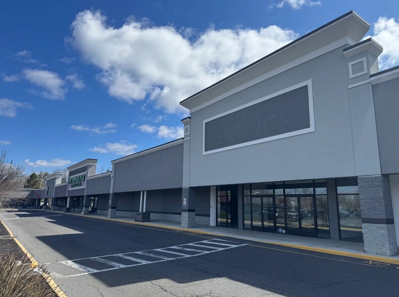 More Photos Of 501 Columbia Tpke, Rensselaer Unknown For Lease