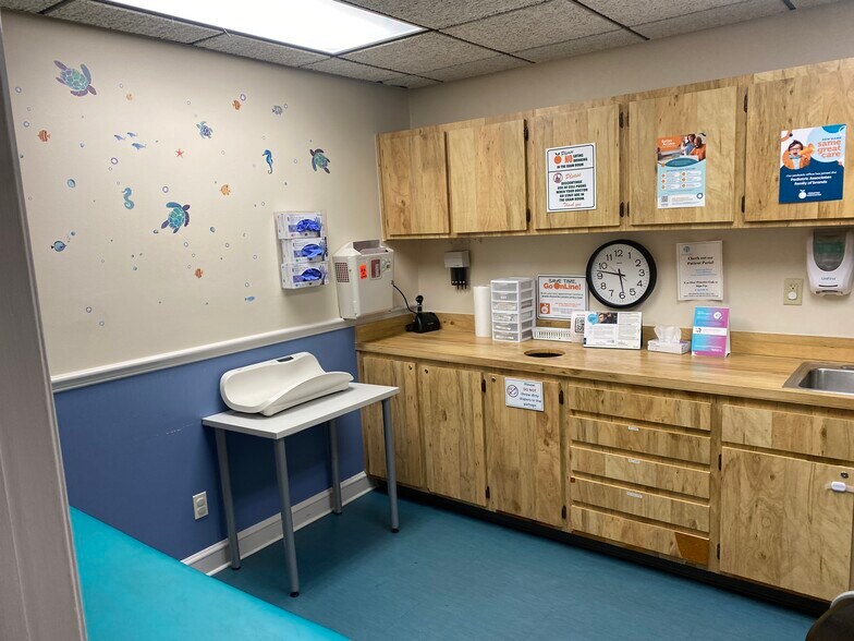 More Photos Of 1395 West Bay Dr, Largo Medical For Sale