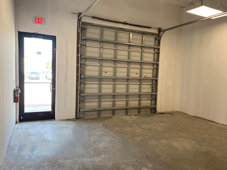 More Photos Of 300 SW 17th Ave, Miami Fast Food For Lease