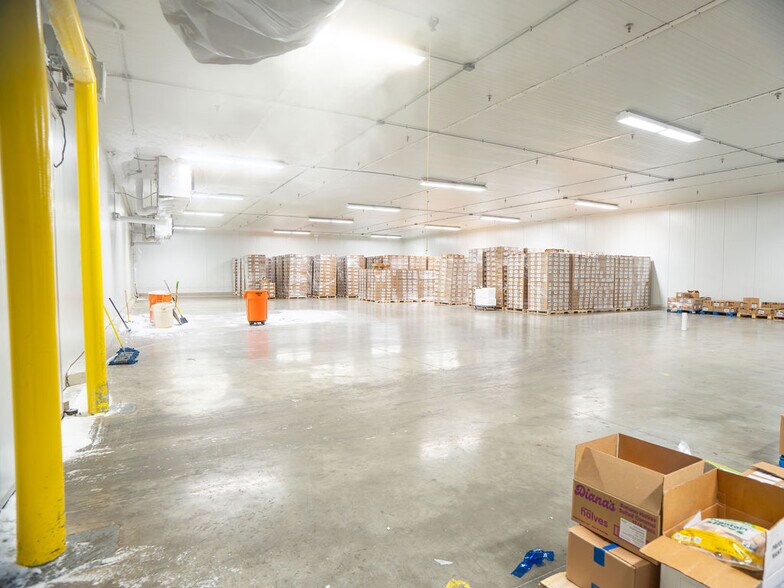 More Photos Of 2733 W Harrison St, Chicago Warehouse For Sale