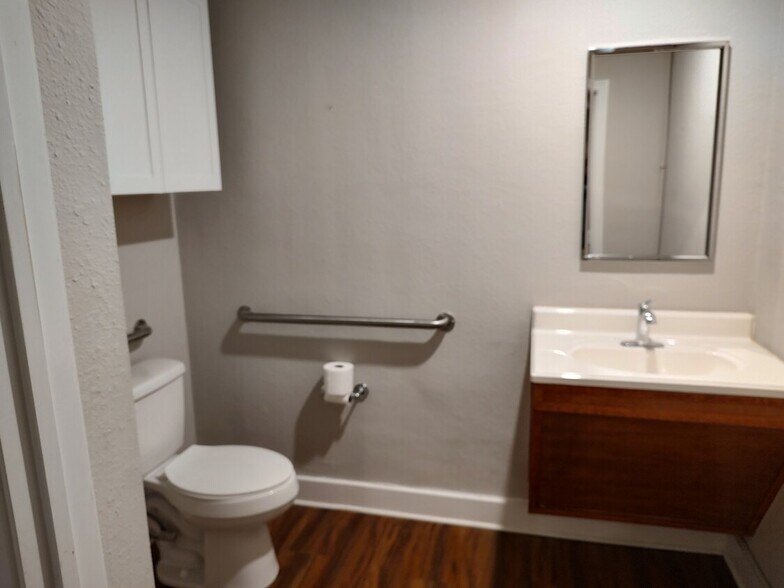 More Photos Of 1335 Shannon Rd E, Sulphur Springs Office For Lease