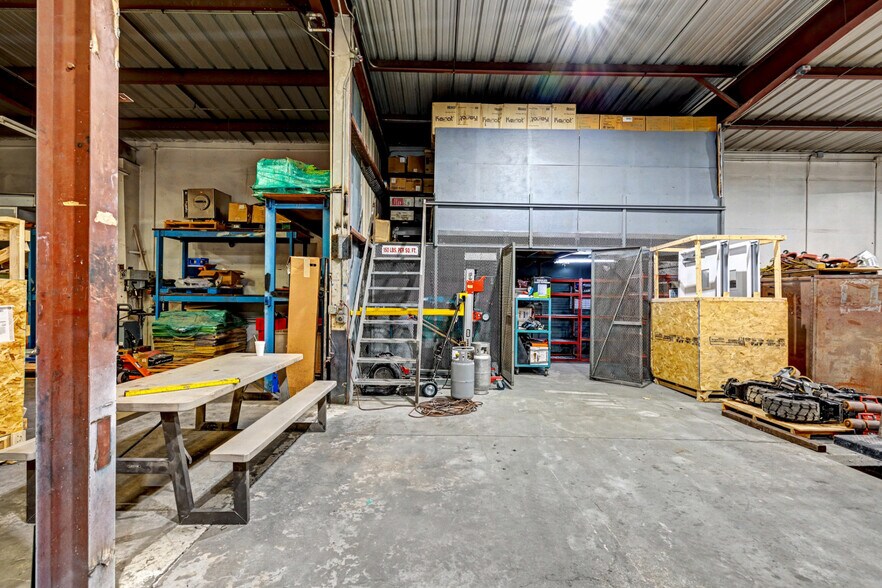 More Photos Of 3635 Polaris Ave, Las Vegas Industrial For Lease