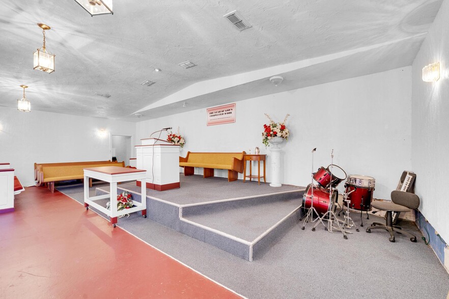 More Photos Of 323 M L King, Macclenny Religious Facility For Sale