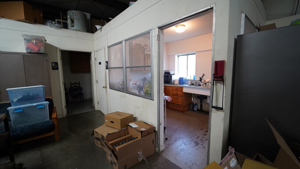 More Photos Of 477 Lytton St, Troutman Manufacturing For Sale