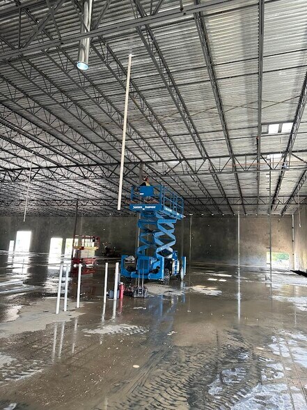 More Photos Of 7 Justice Way, Dallas Warehouse For Lease