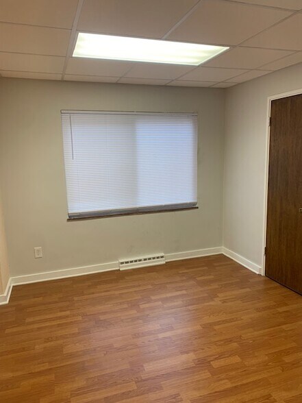 More Photos Of 814 E 185th St, Cleveland Office For Lease