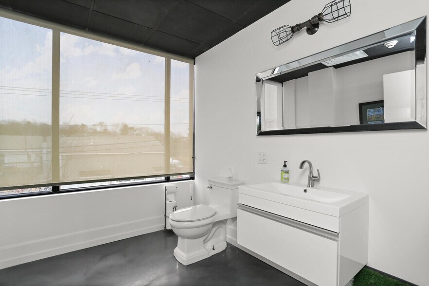 More Photos Of 20 Broad St, Norwalk Service For Sale