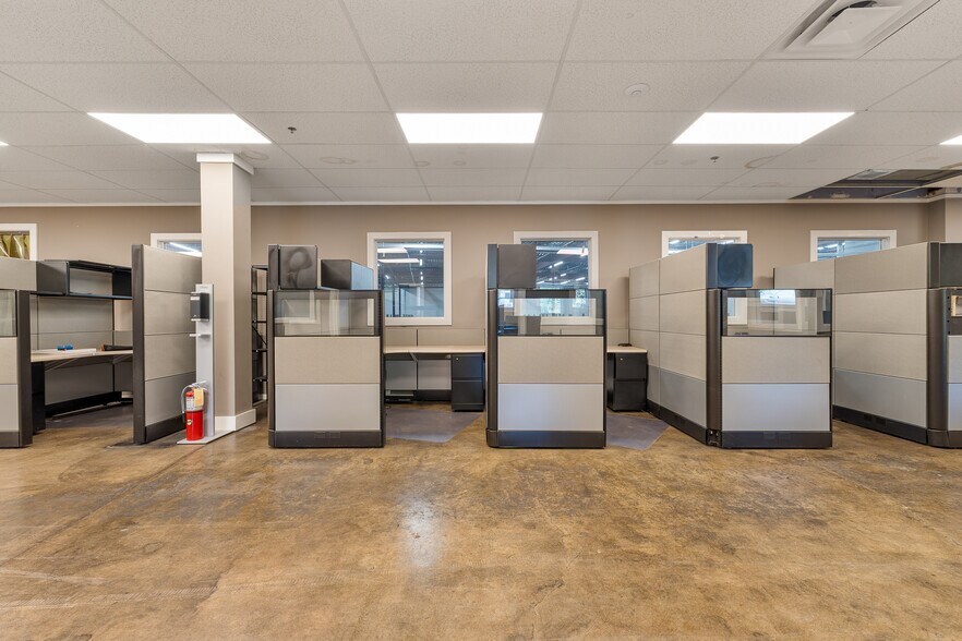 More Photos Of 1537-1545 Hansford St, Charleston Light Distribution For Lease