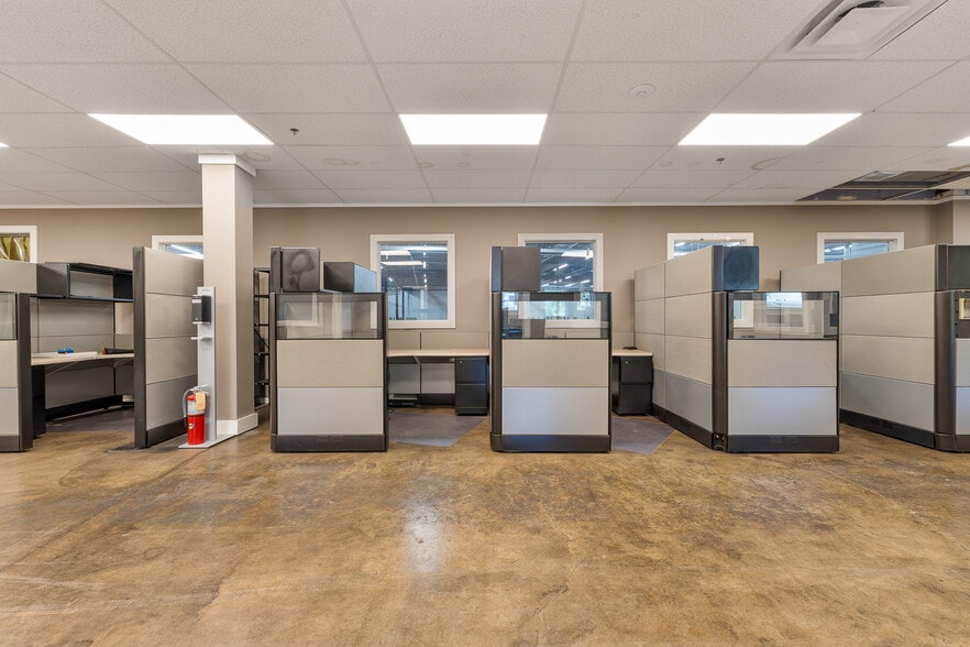 More Photos Of 1545 Hansford St, Charleston Light Distribution For Sale