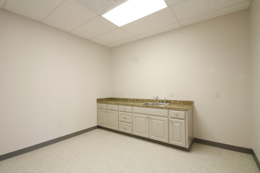 More Photos Of 405 Enterprise St, Longview Warehouse For Sale