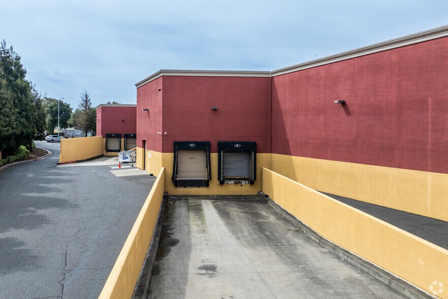 More Photos Of 32300 Dyer St, Union City Supermarket For Sale