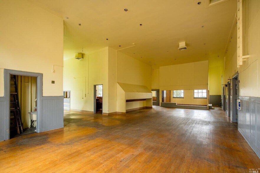 More Photos Of 224 N Oak St, Ukiah Office Residential For Lease