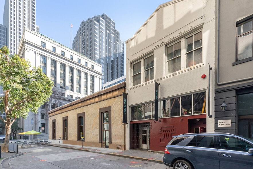 More Photos Of 525-527 Commercial St, San Francisco Restaurant For Lease