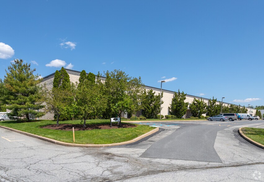 More Photos Of 77 McCullough Dr, New Castle Warehouse For Lease