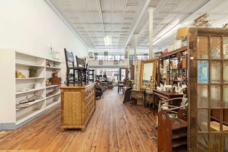 More Photos Of 106 W Oak St, Arcadia Storefront For Sale