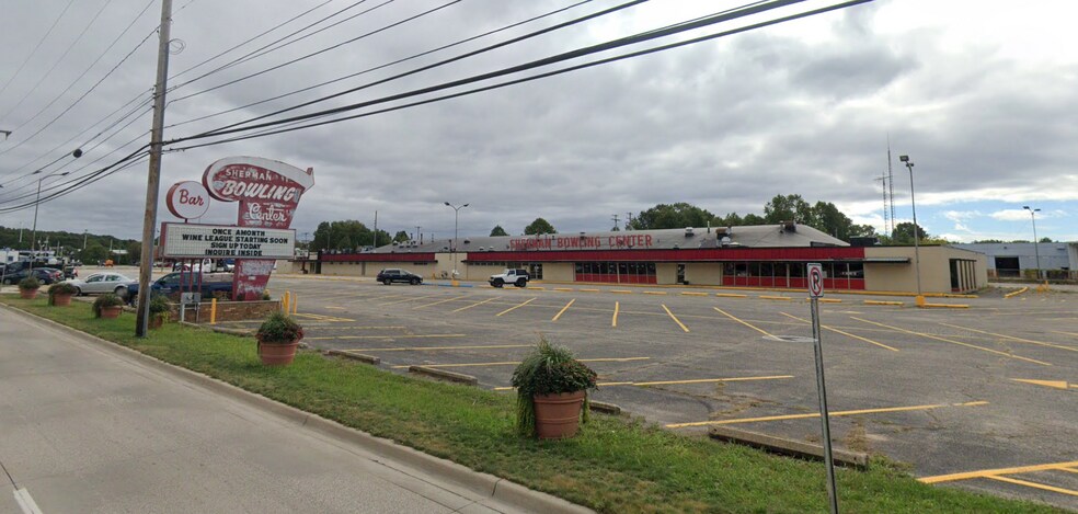 Primary Photo Of 1531 W Sherman Blvd, Muskegon Bowling Alley For Sale