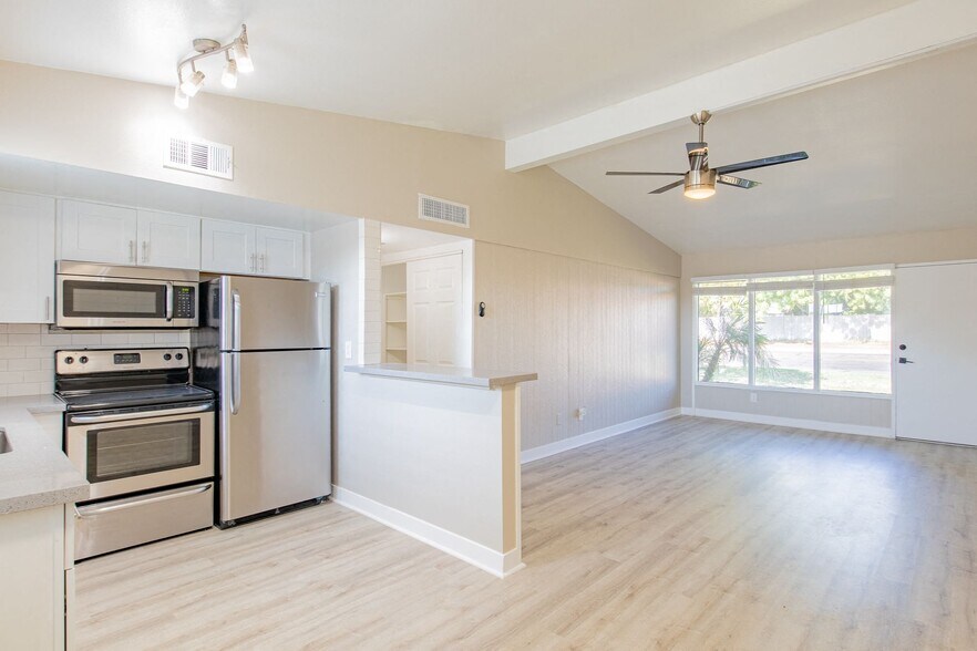 More Photos Of 2620 N 40th St, Phoenix Apartments For Sale