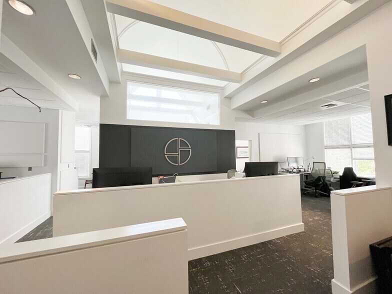 More Photos Of 2320 Highland Ave S, Birmingham Loft Creative Space For Lease