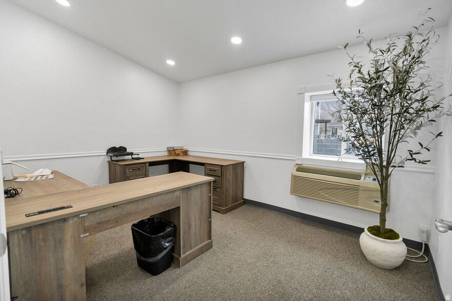 More Photos Of 46 S Center St, Elsinore Industrial For Sale