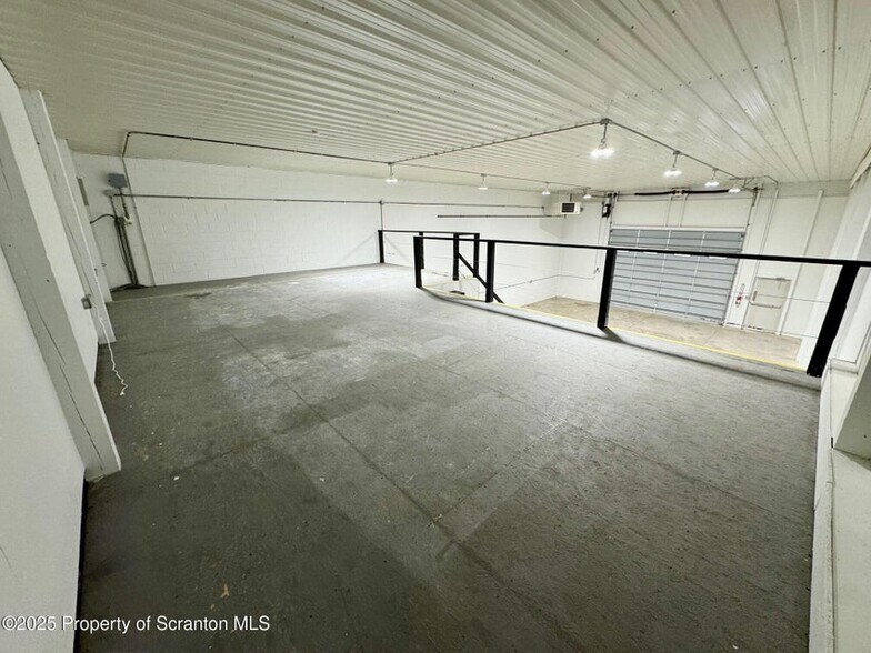 More Photos Of 151 Brown Rd, Pittston Warehouse For Lease