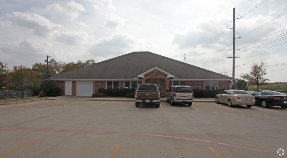 More Photos Of 1156 N Bonnie Brae St, Denton Medical For Lease
