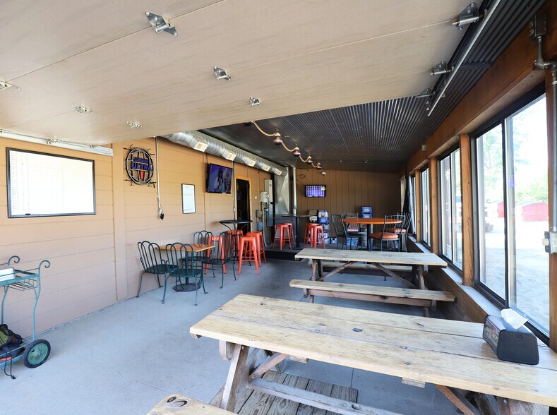 More Photos Of 15952 Oakley Rd, Chesaning Freestanding For Sale