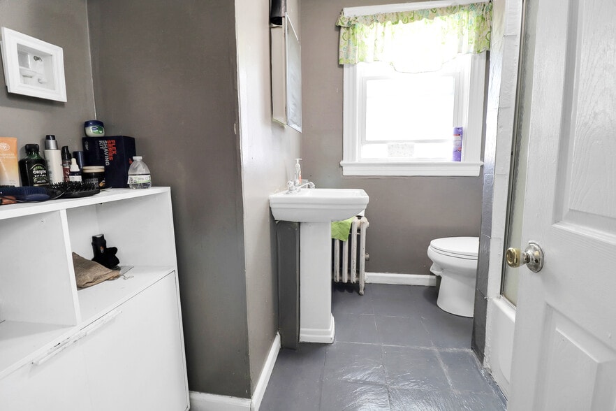 More Photos Of 600 Adams Ave, Elizabeth Restaurant For Sale