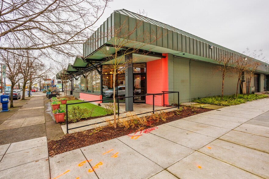 More Photos Of 4636 NE 42nd Ave, Portland Freestanding For Lease