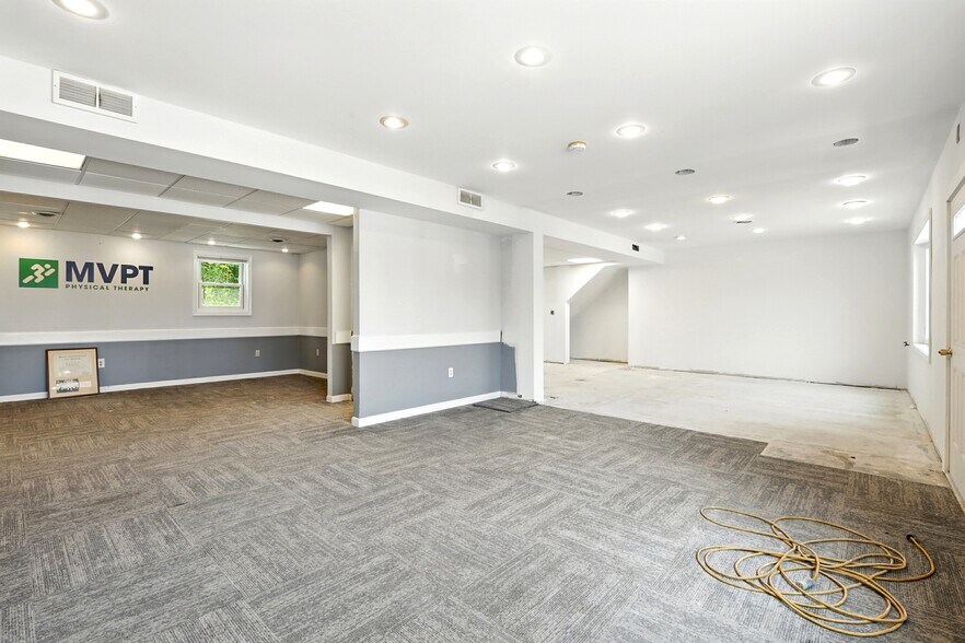 More Photos Of 40 S River Rd, Bedford Medical For Sale